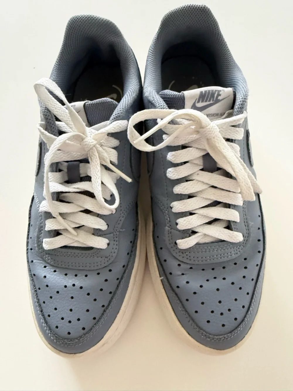 Nike Classic Blue and White Sneakers Size 9.5 (26.5 cm)